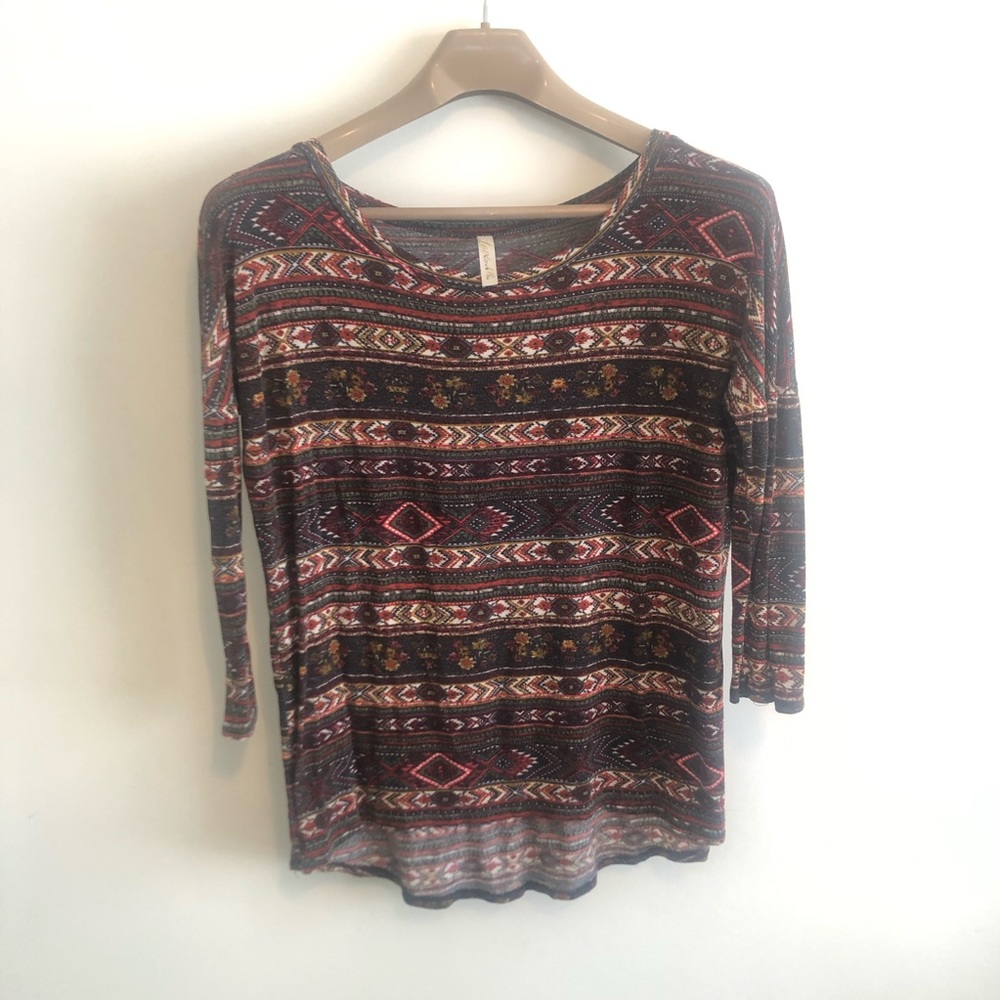 •MOVING SALE• Love In Geometric Top